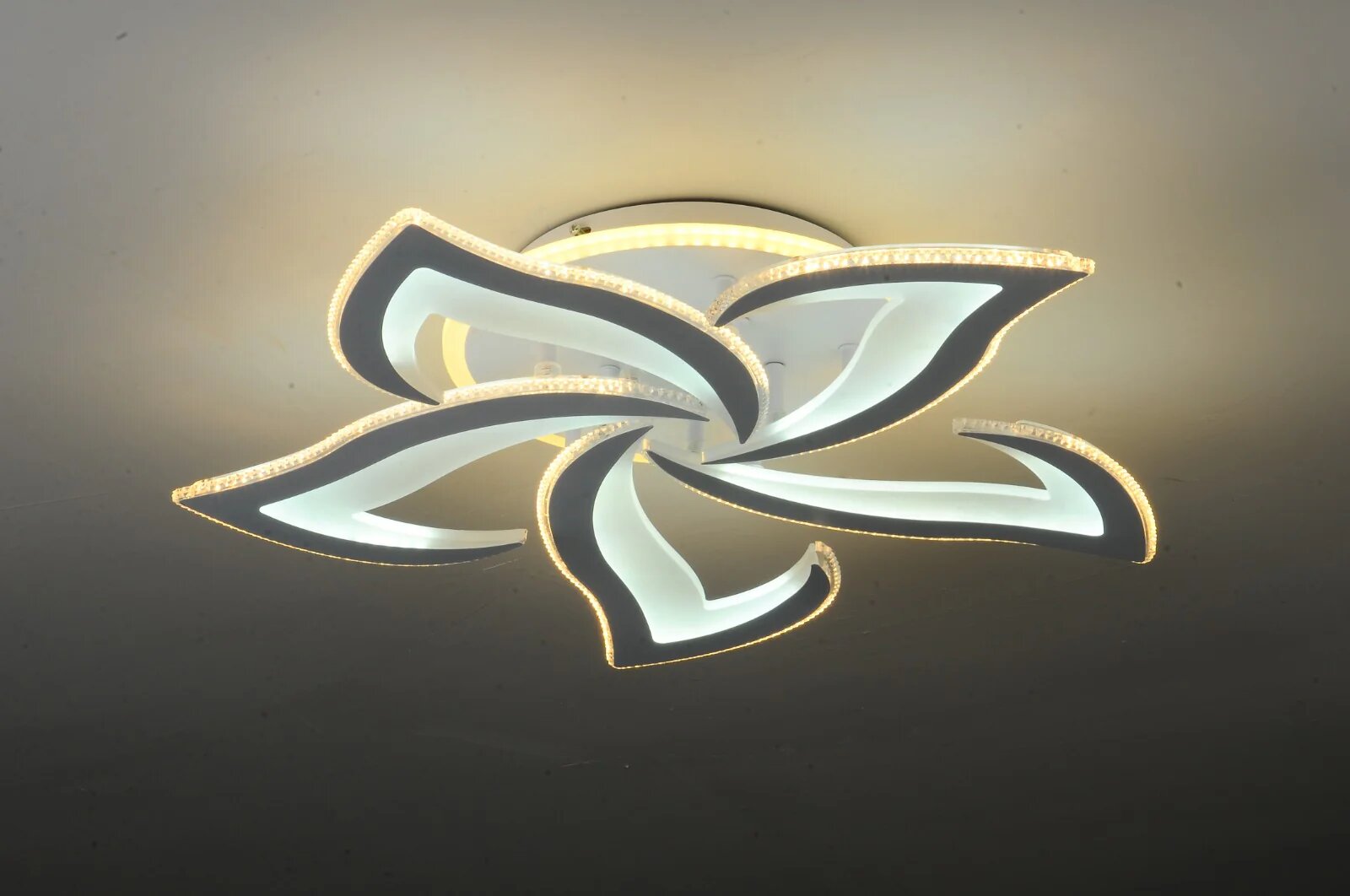 Lustra LED cu Telecomanda RGB, 146W, 3 tipuri de lumina, Alb