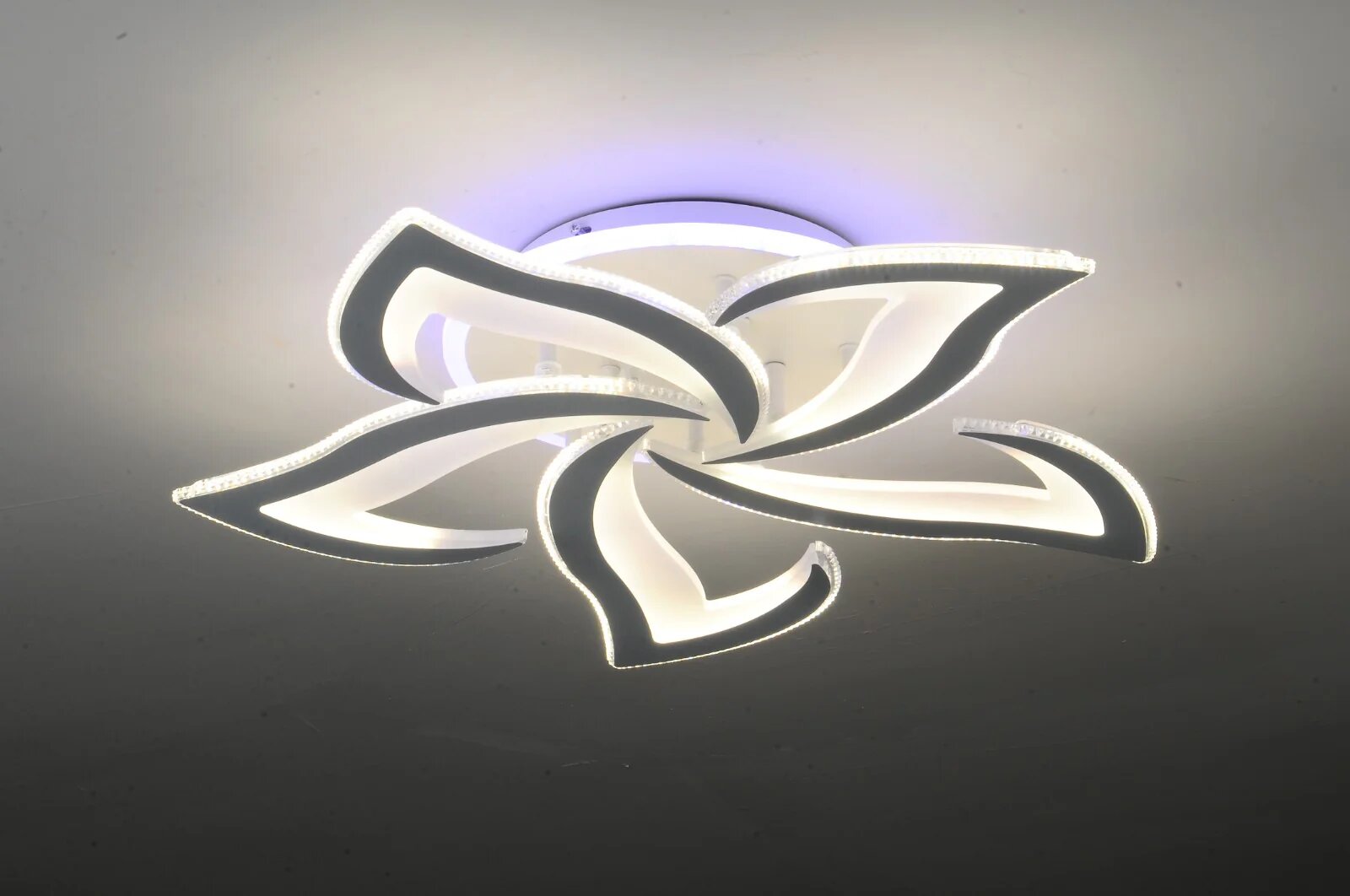 Lustra LED cu Telecomanda RGB, 146W, 3 tipuri de lumina, Alb