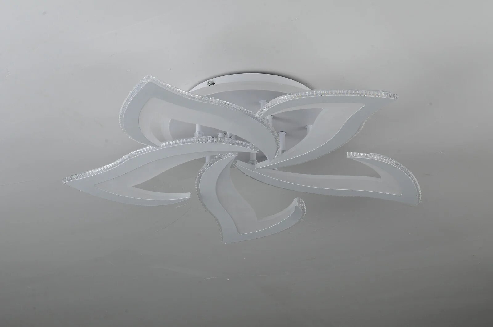 Lustra LED cu Telecomanda RGB, 146W, 3 tipuri de lumina, Alb