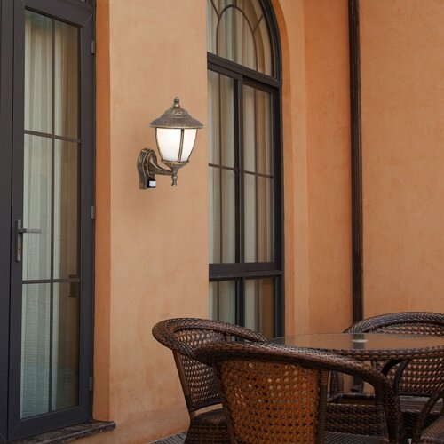 Aplica Madrid cu senzor de miscare, 1 x E27, auriu antic, IP43